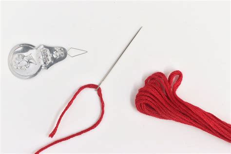 How to Thread an Embroidery Needle: A Comprehensive Guide with Multiple Insights